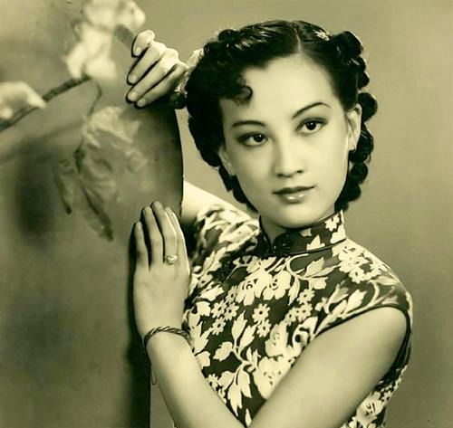 她曾是新加坡四大美女之一