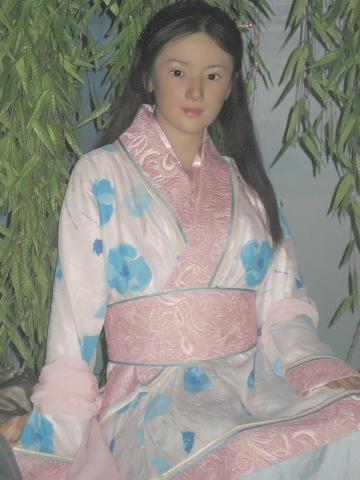 她是中国四大美人之一,却先后嫁给父子三人,功在千秋